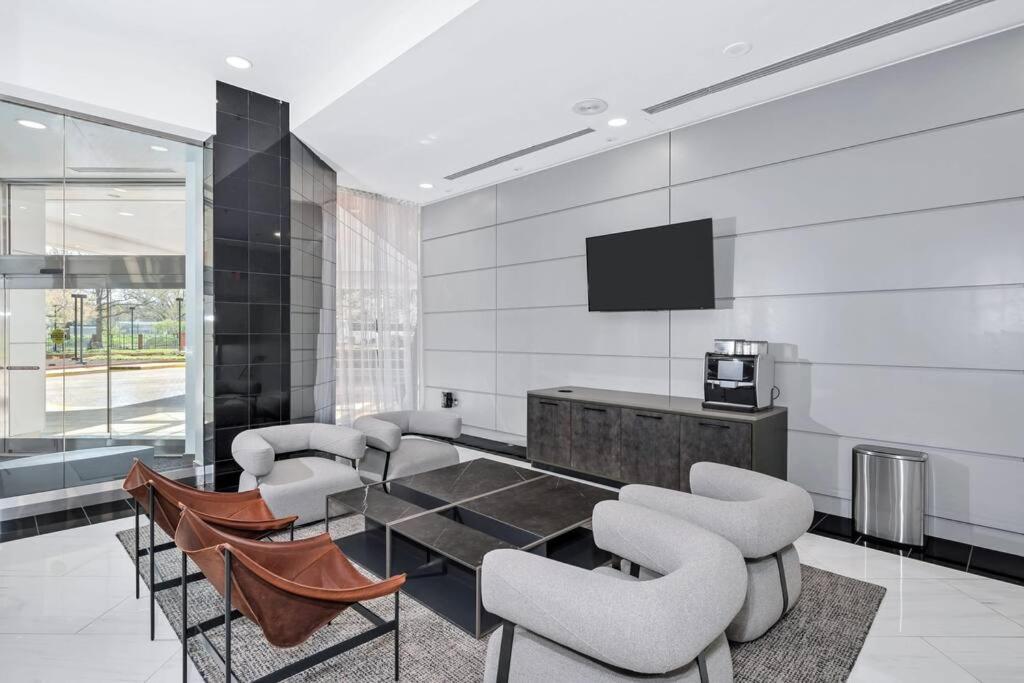 Incredible Apartment With Rooftop In Pentagon City Arlington Exteriör bild